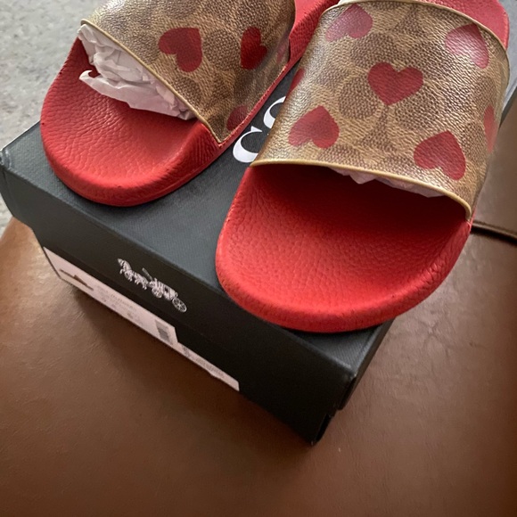 Coach Udele Valentine's Slides ❤️❤️ - Picture 6 of 8